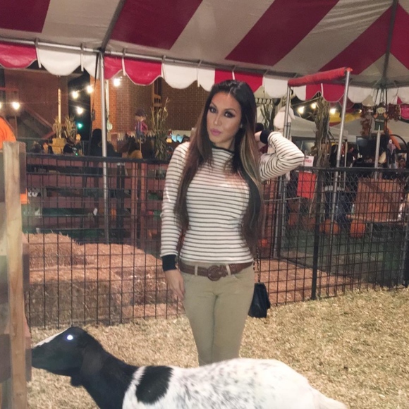 Meet your Posher, Sabrina - Picture 2 of 5